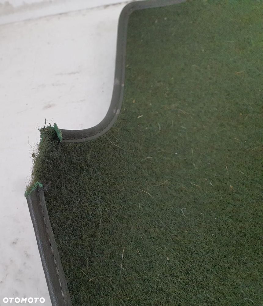 TAPICERKA PODŁOGA BAGAŻNIKA MERCEDES W126 - 2