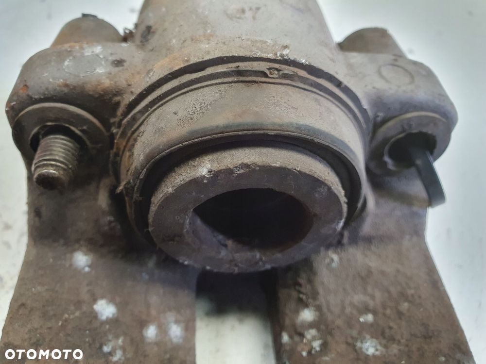 BMW E60 PRZEDNI ZACISK HAMULCOWY lewy przód kierowcy 42/20 - 5