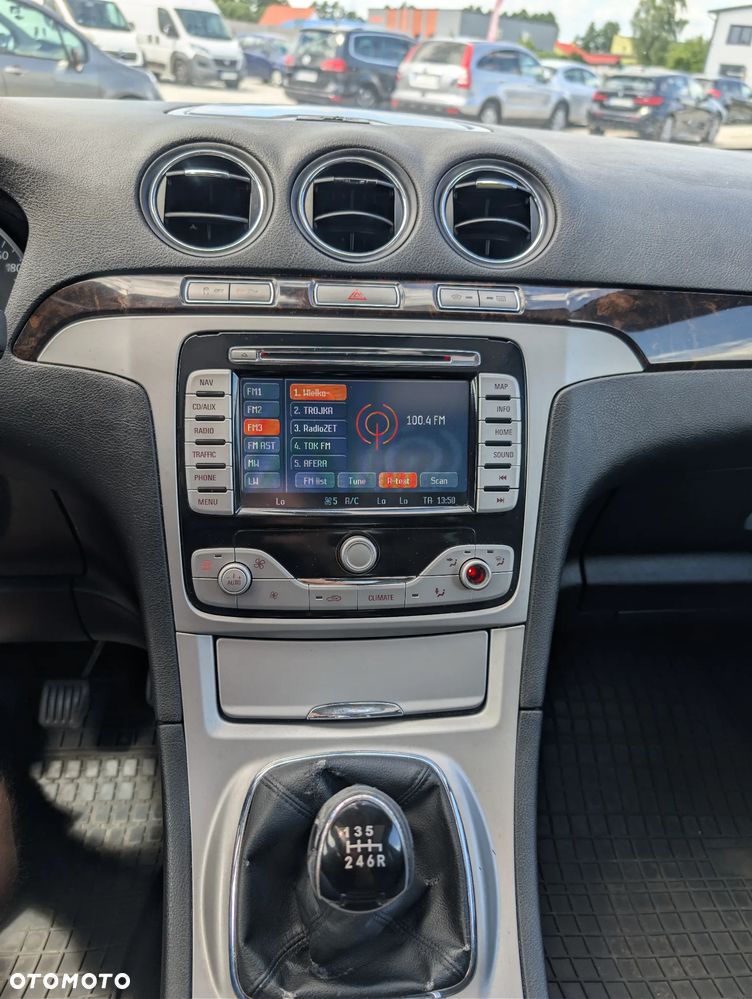 Ford Galaxy 2.2 TDCi Ghia - 21