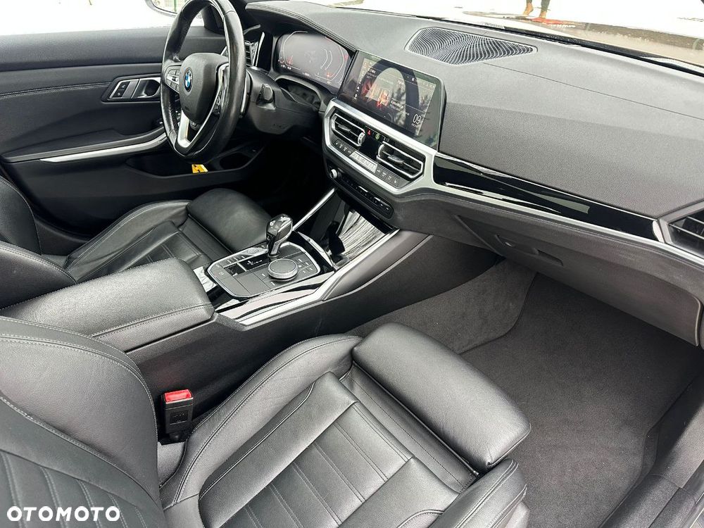 BMW Seria 3 330i xDrive - 7