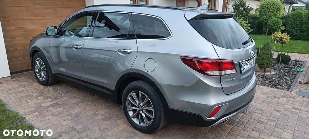 Hyundai Grand Santa Fe - 14