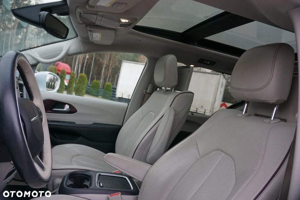 Chrysler Pacifica - 12