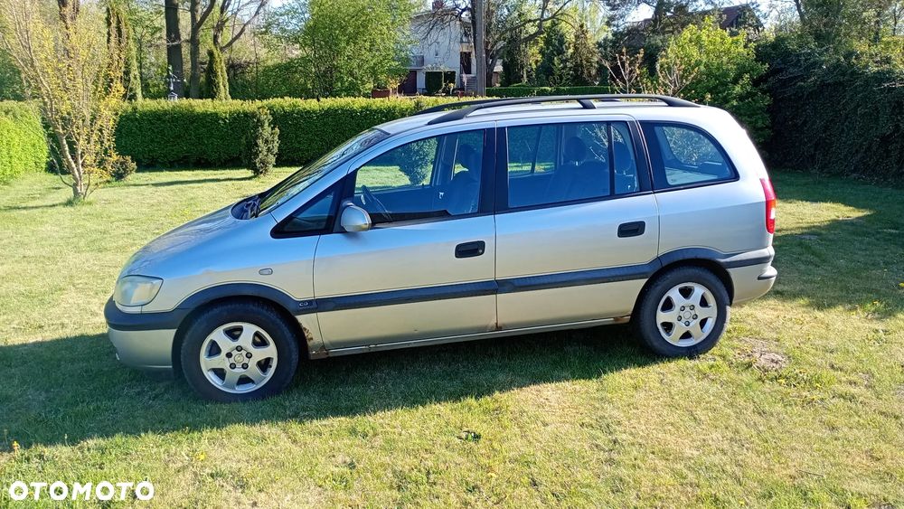 Opel Zafira 1.8 16V Comfort - 2