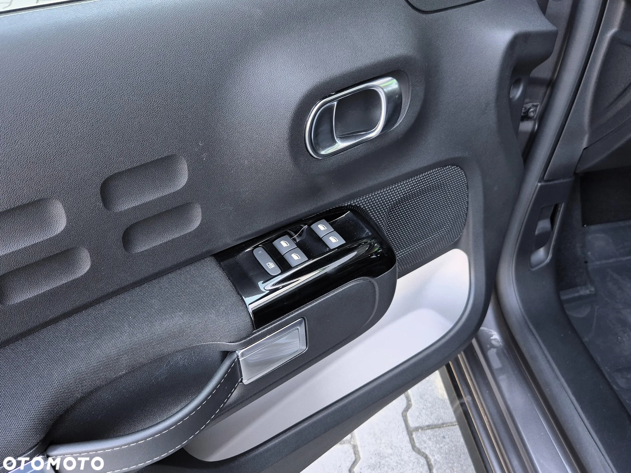 Citroën C3 1.2 PureTech Shine EAT6 - 10
