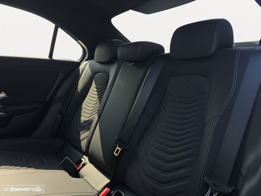 Mercedes-Benz A 180 d — fotografia 14