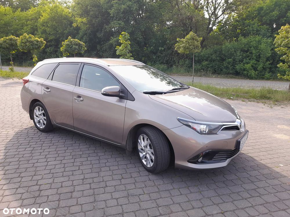Toyota Auris 1.6 Premium Comfort - 6