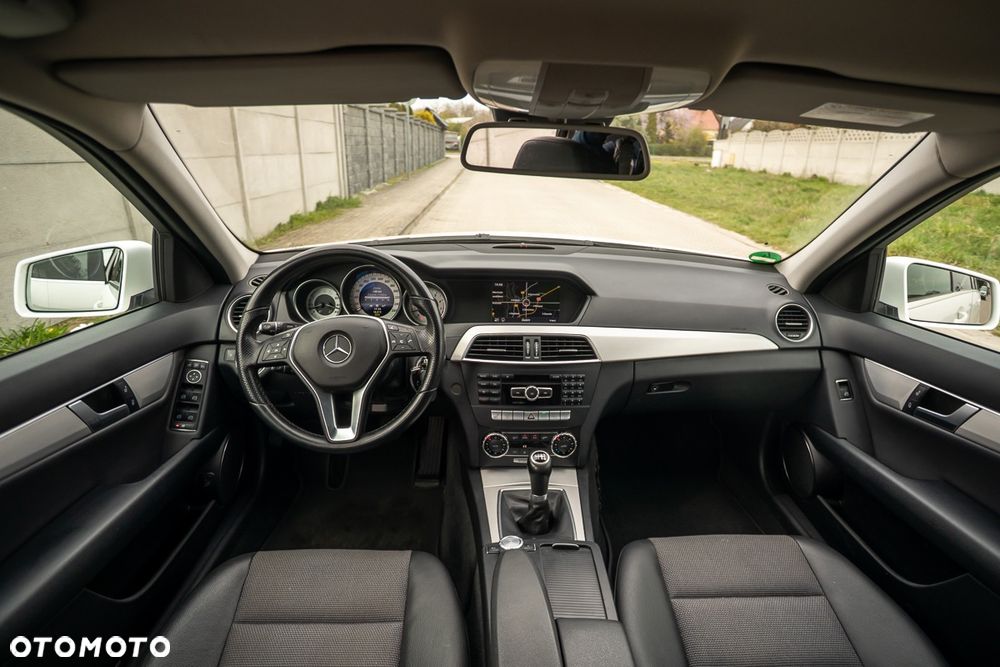 Mercedes-Benz Klasa C 180 (BlueEFFICIENCY) Avantgarde - 37