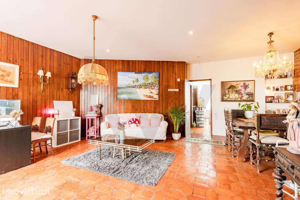 Moradia Exclusiva no Monte Estoril com Logradouro e Estacionamento | C - Grande imagem: 5/46