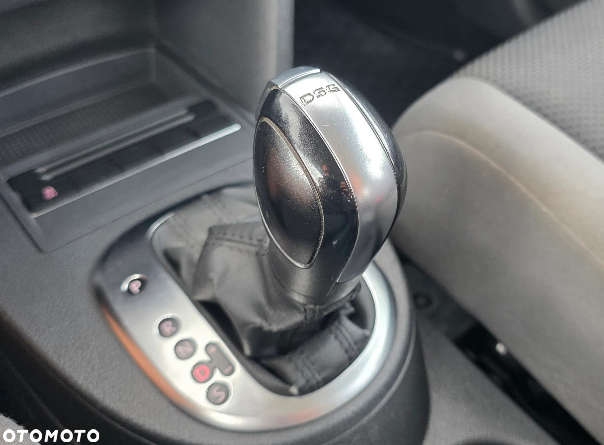 Volkswagen Touran 1.6 TDI DPF Comfortline DSG - 4