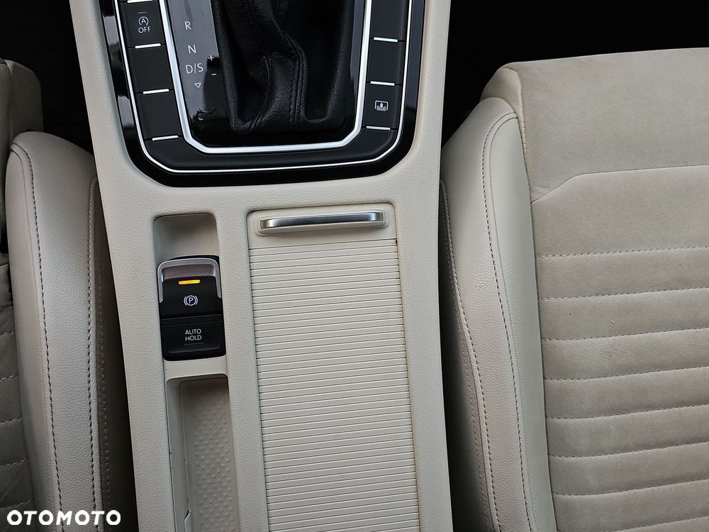 Volkswagen Passat 2.0 TDI BMT Highline - 36