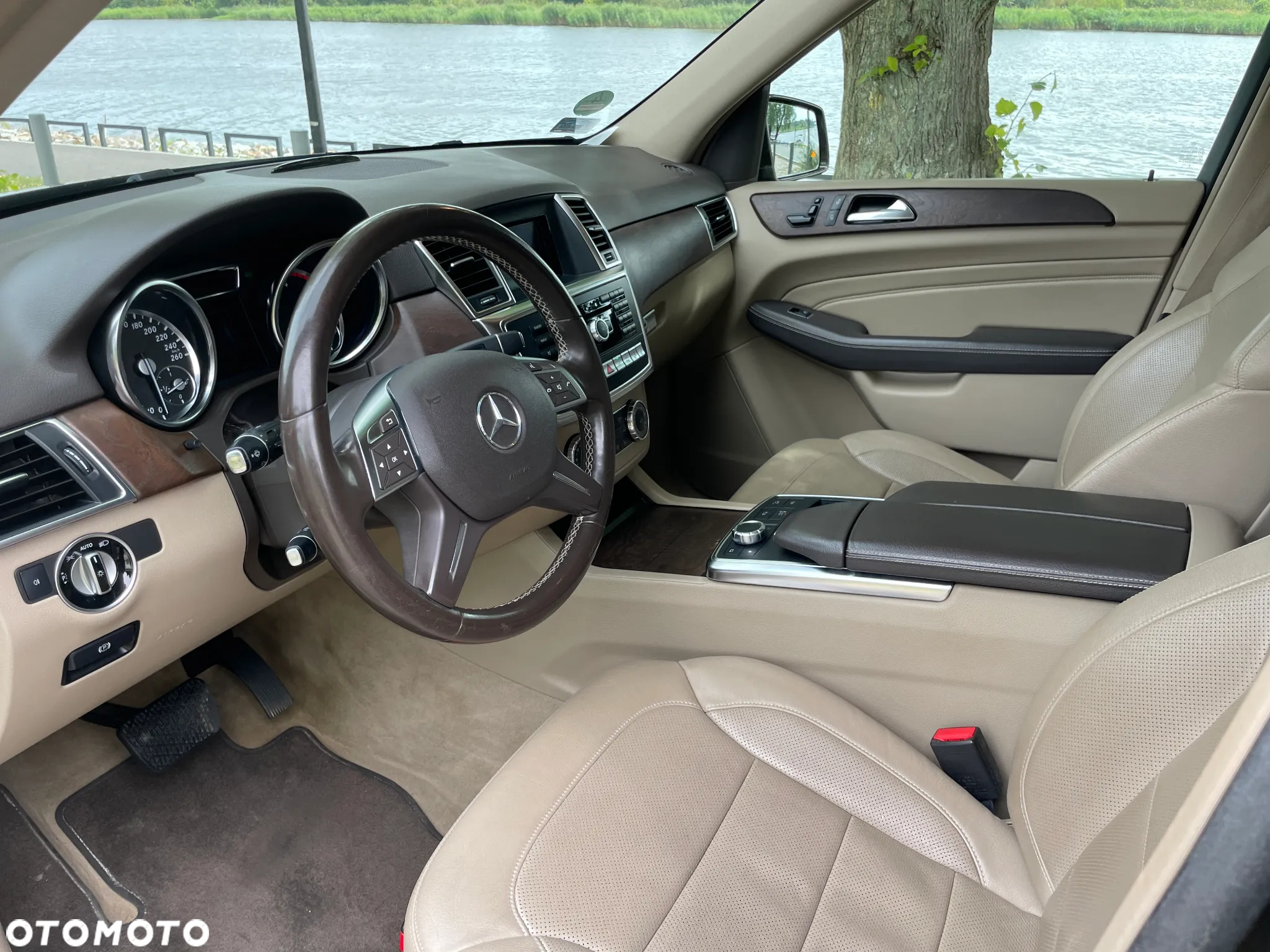 Mercedes-Benz ML 350 BlueTec 4-Matic - 3