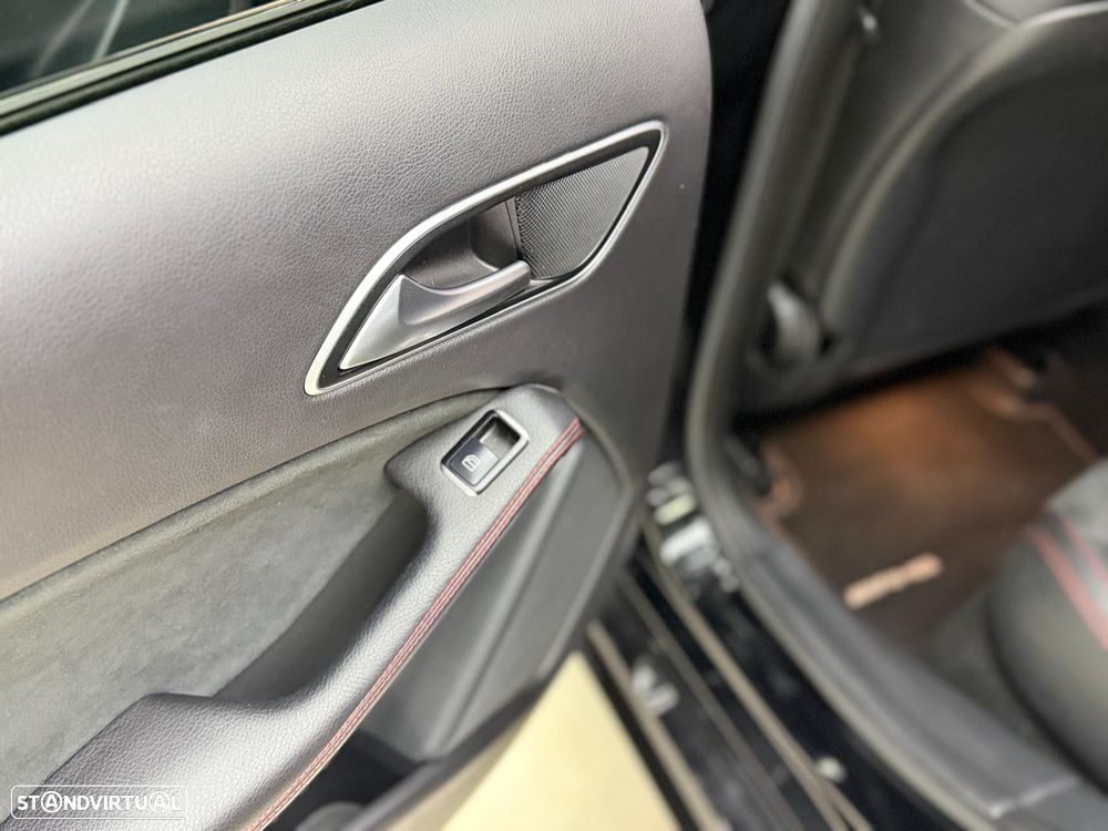 Mercedes-Benz A 180 AMG Line - 15