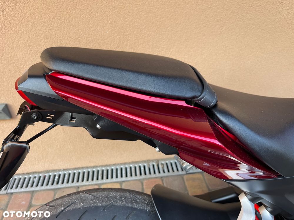 Honda CB - 16