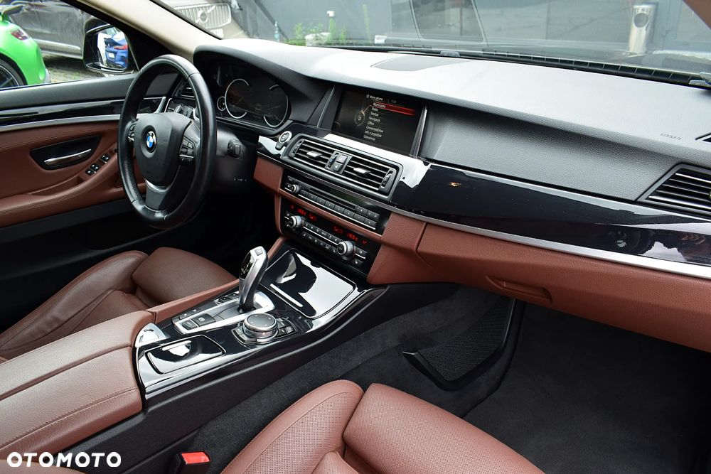 BMW Seria 5 535i xDrive Luxury Line - 9