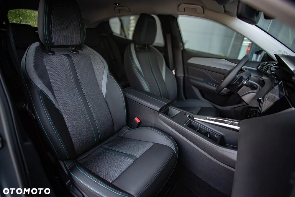 Peugeot 408 1.2 PureTech mHEV Allure S&S e-DSC6 - 21