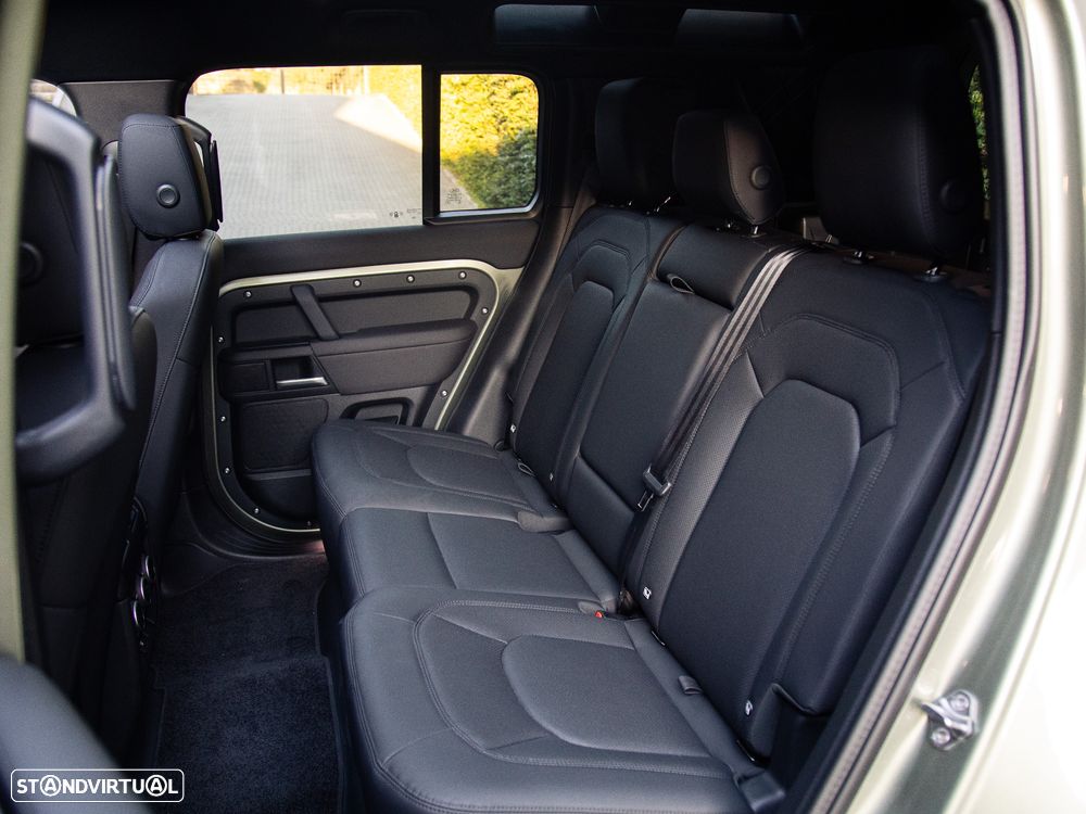 Land Rover Defender 2.0 P300e 110 AWD X-Dynamic SE - 23