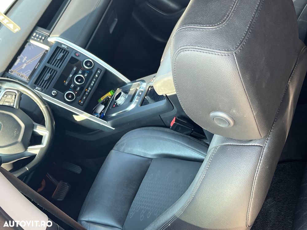 Land Rover Discovery Sport - 11