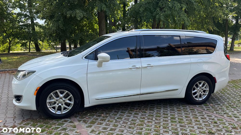 Chrysler Pacifica - 5