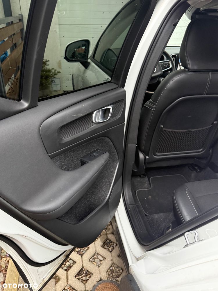 Volvo XC 40 T3 Momentum Pro - 12
