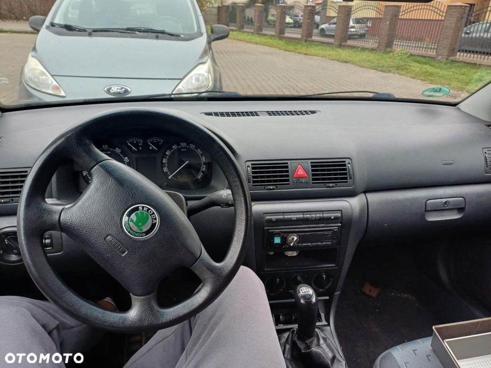 Skoda Octavia 1.6 Ambiente - 5