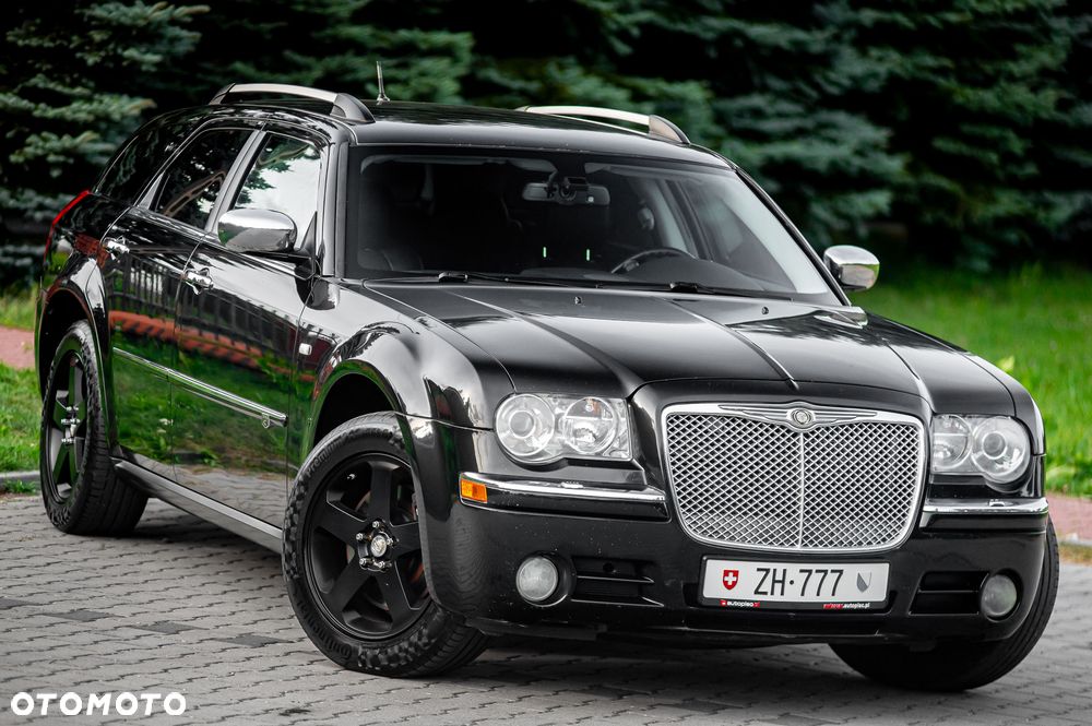 Chrysler 300C 2010 photo 3