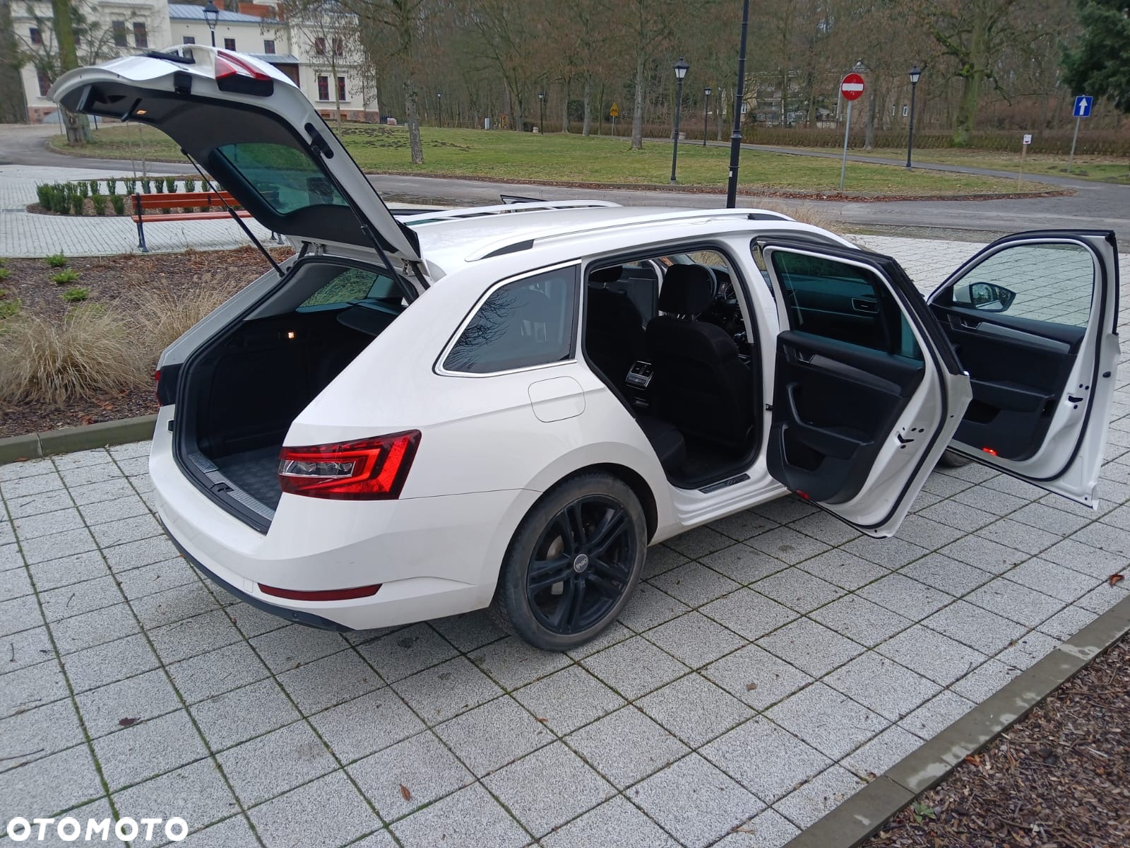 Skoda Superb Combi 2.0 TDI DSG Style - 6