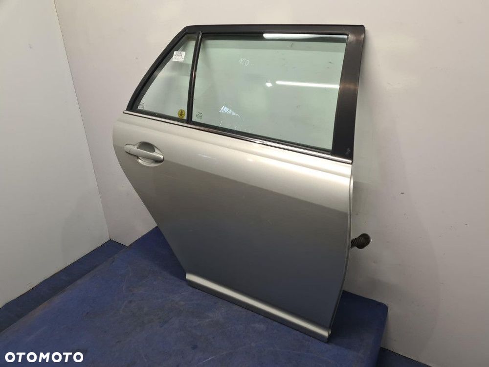 TOYOTA AVENSIS T25 DRZWI TYŁ PRAWE 1C0 - 7