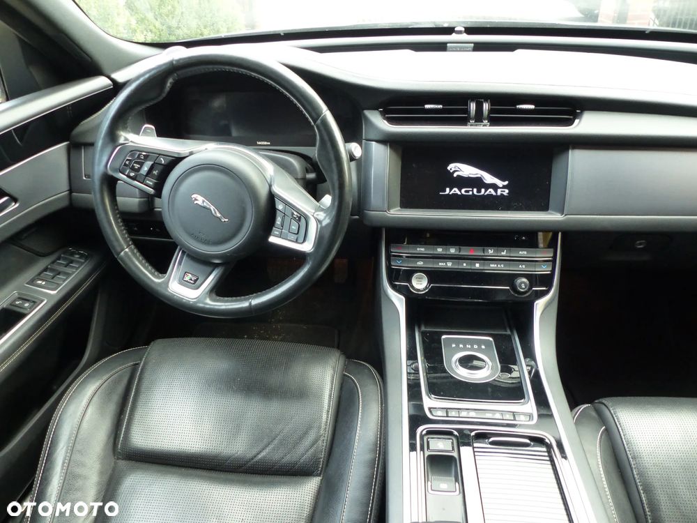Jaguar XF 2.0 i4D R-Sport - 10