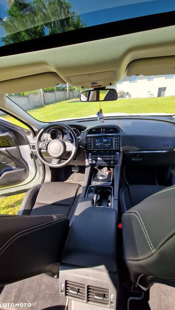 Jaguar F-Pace 2.0 i4D RWD Prestige - 12