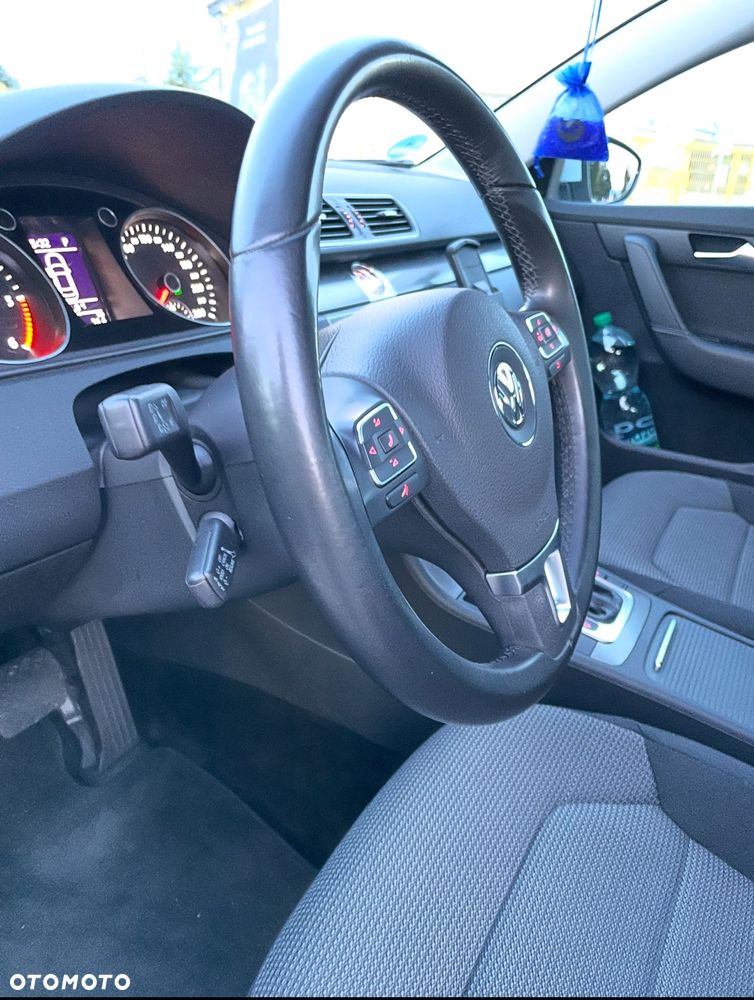 Volkswagen Passat - 37