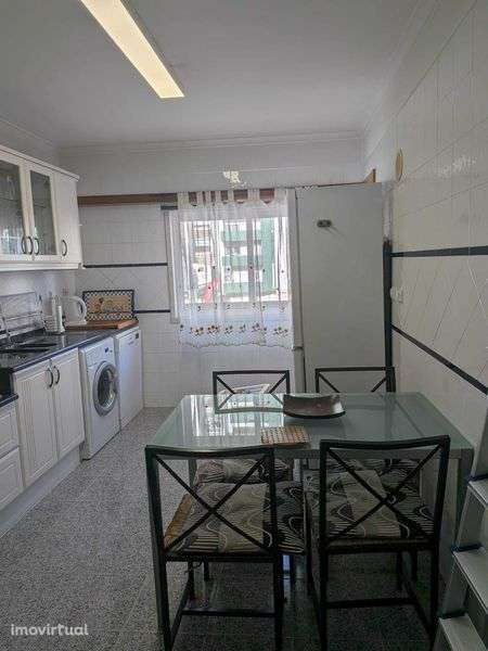 T2- Queluz Belas - próximo da estação - Grande imagem: 5/11