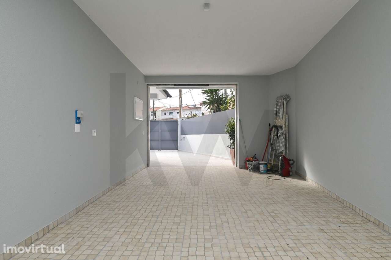 Ampla e Luminosa Moradia, totalmente Remodelada e localizada na Abuxar - Grande imagem: 5/50