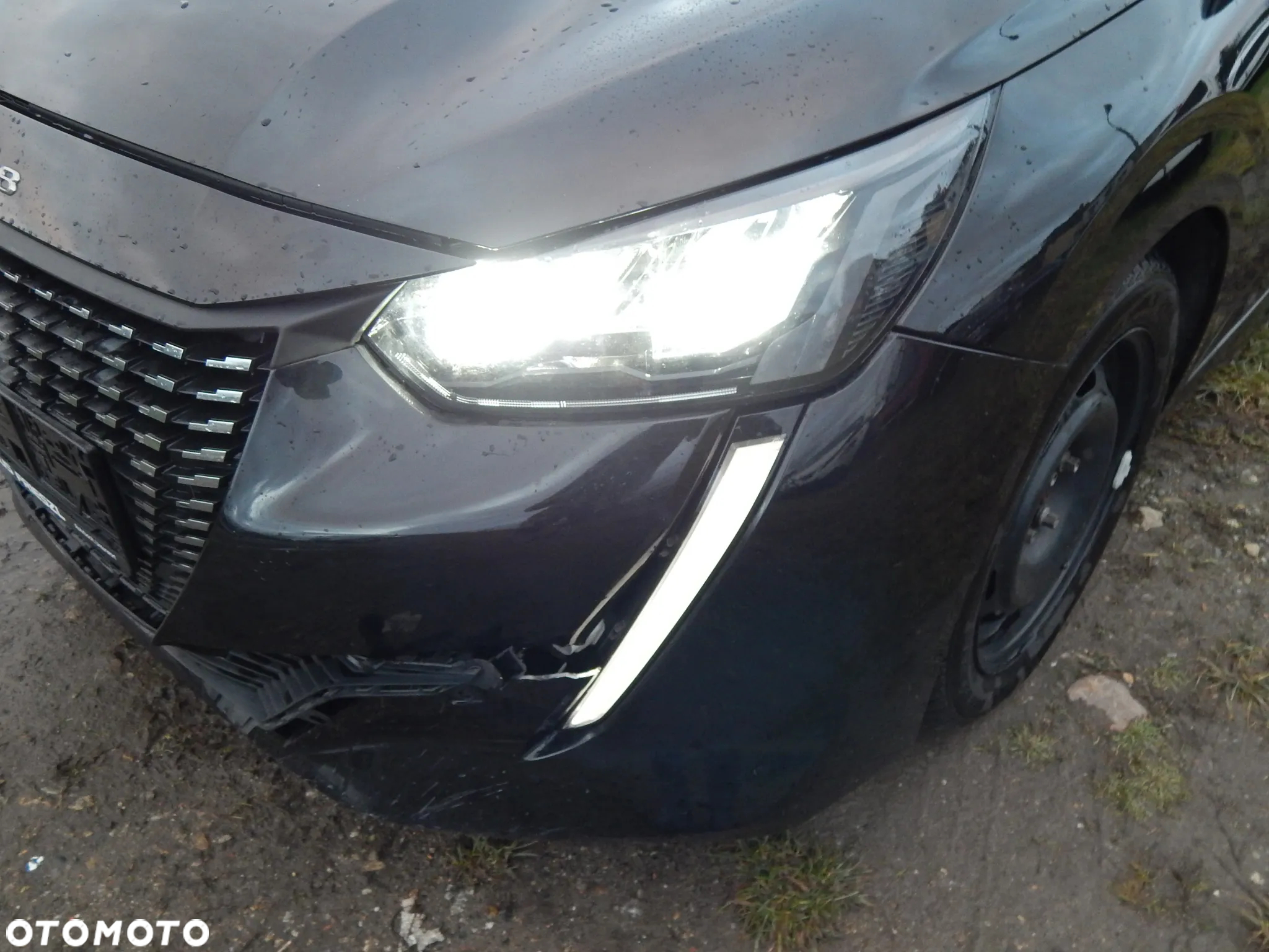 Peugeot 208 - 8