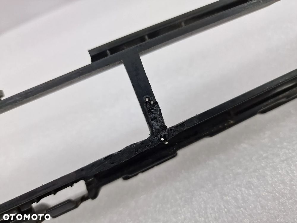 AUDI A3 8V3 8V S-LINE KRATKA ŚRODKOWA ZDERZAKA PRZEDNIEGO PRZÓD , NR 8V3807647 , NR AUKCJI KR221 - 13