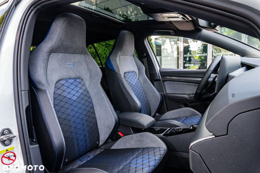 Volkswagen Golf - 32