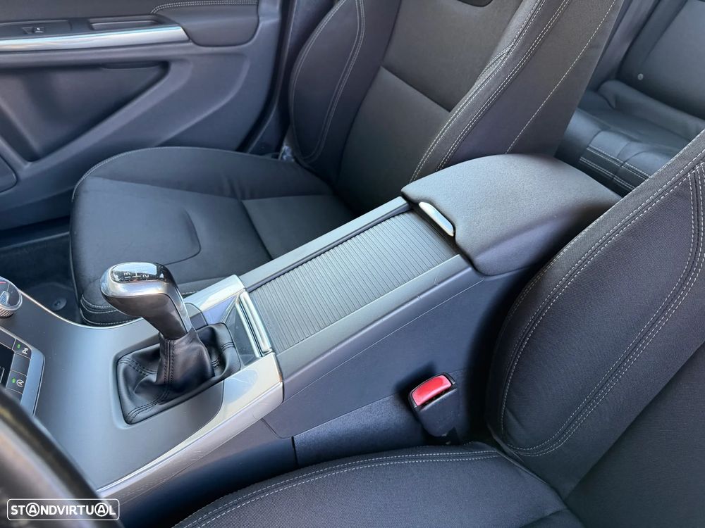 Volvo V60 2.0 D4 Momentum Eco - 19