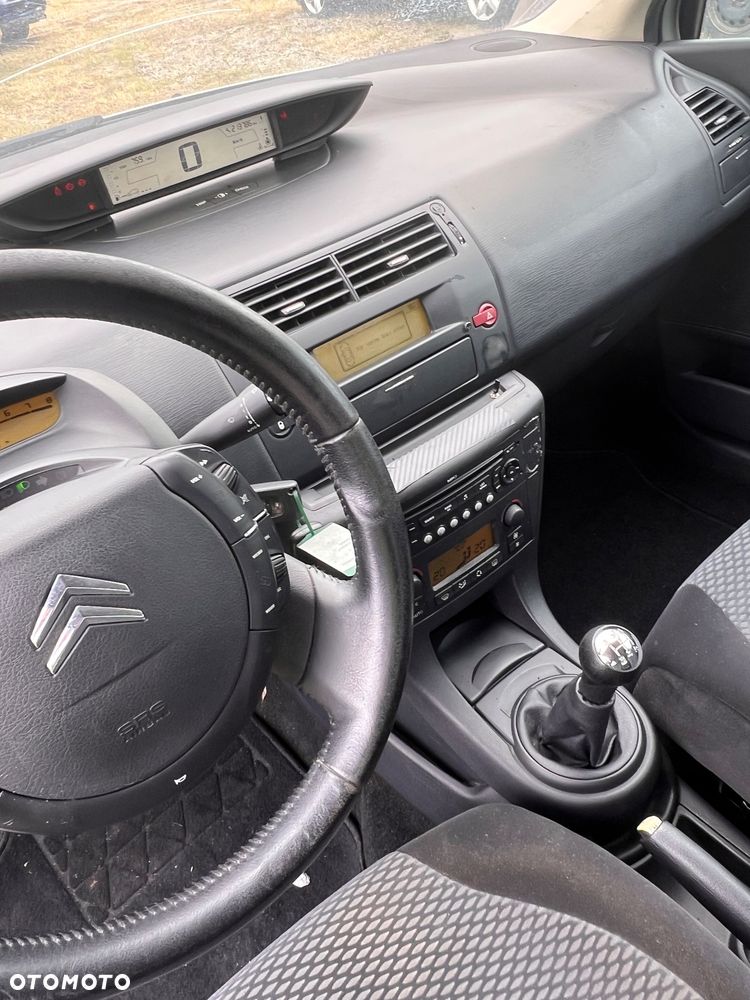 Citroën C4 1.6 16V Confort - 5