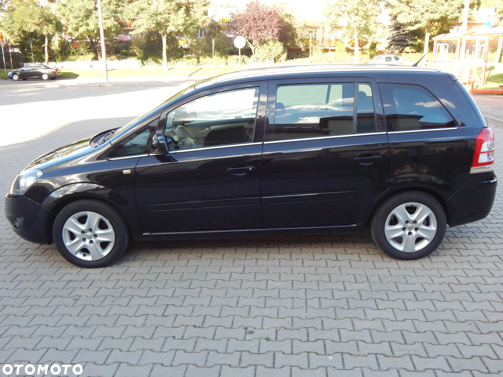 Opel Zafira 1.8 Cosmo - 12
