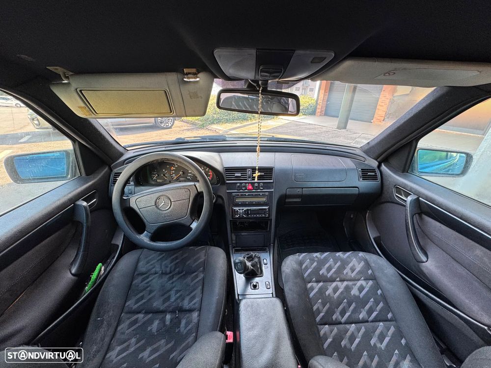 Mercedes-Benz C 200 - 6