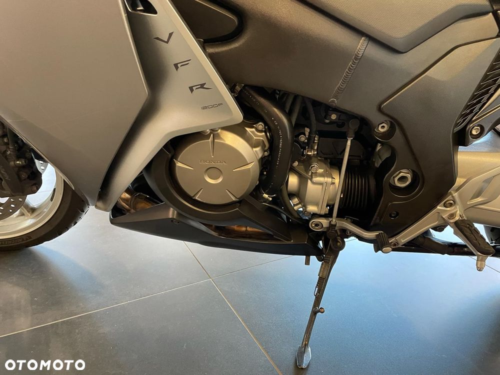 Honda VFR - 12