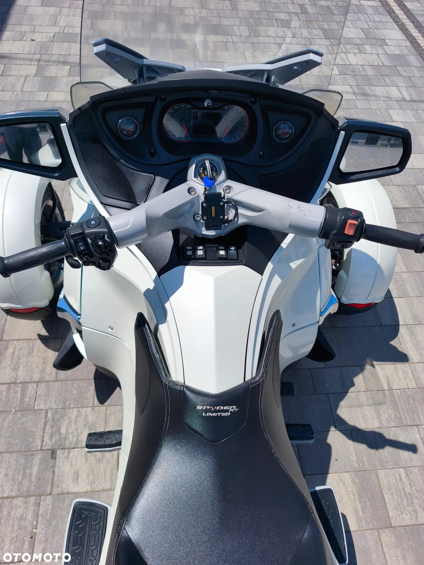 Can-Am Spyder - 22