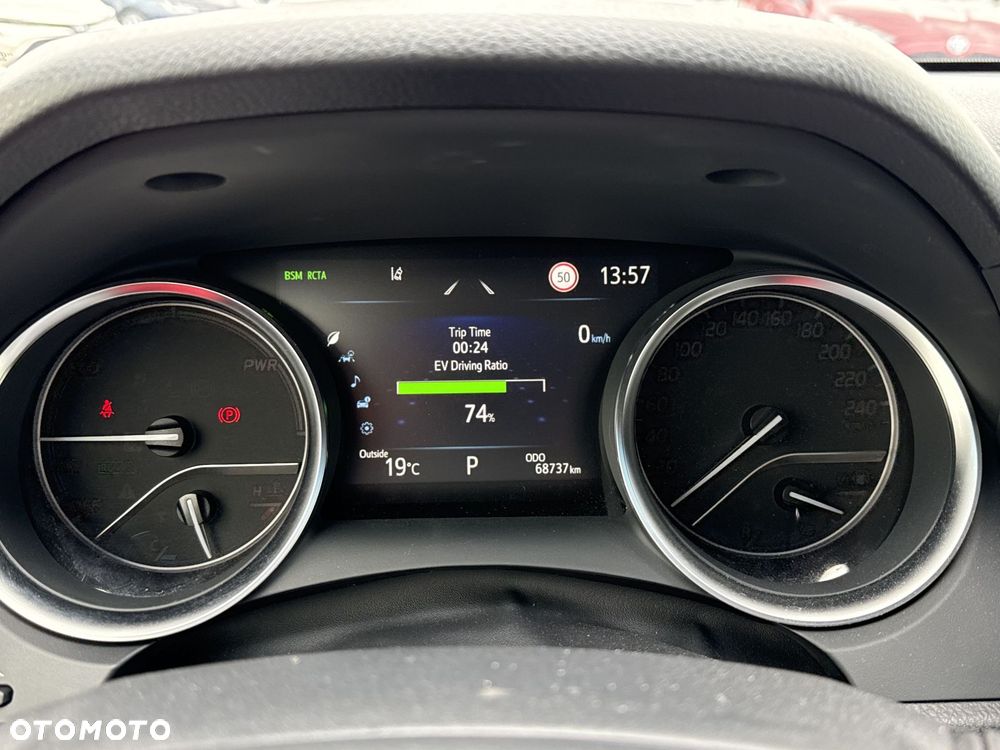 Toyota Camry 2.5 Hybrid Executive CVT - 17
