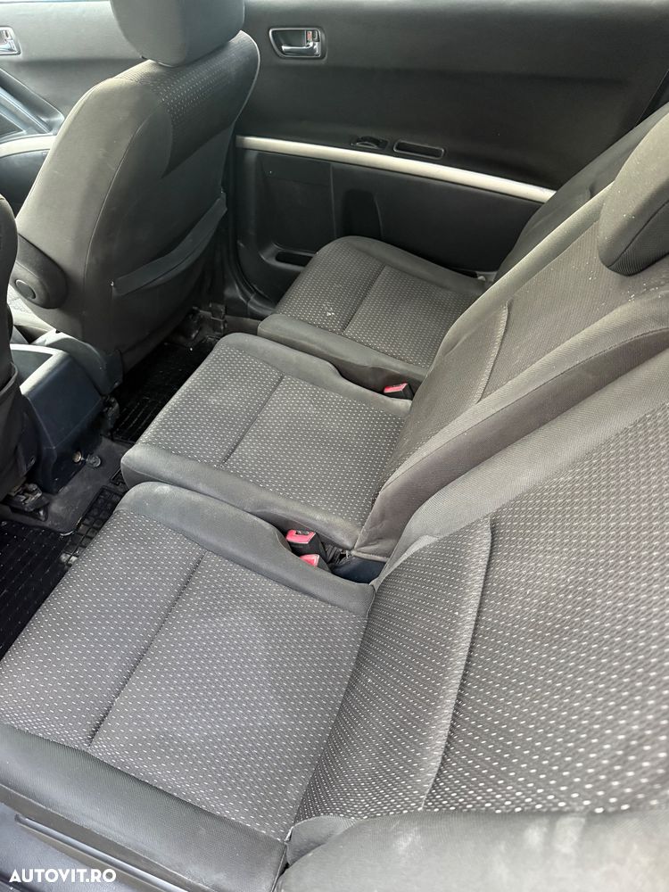 Toyota Corolla Verso 2.2 D-4D Sol Plus - 10