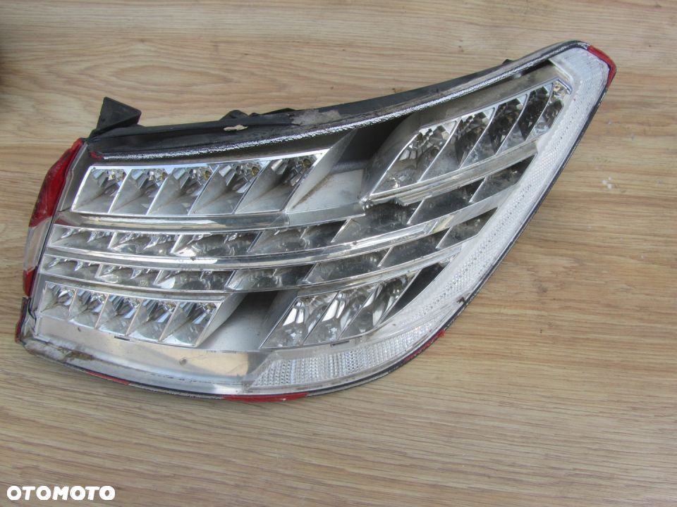 MERCEDES E 207 lampa prawa LED OK - 1