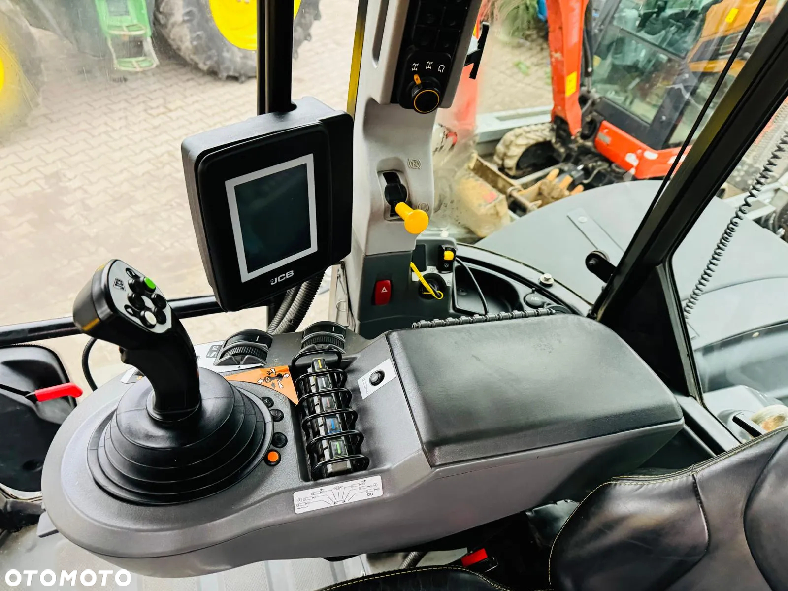 JCB FASTRAC 4220 - 15