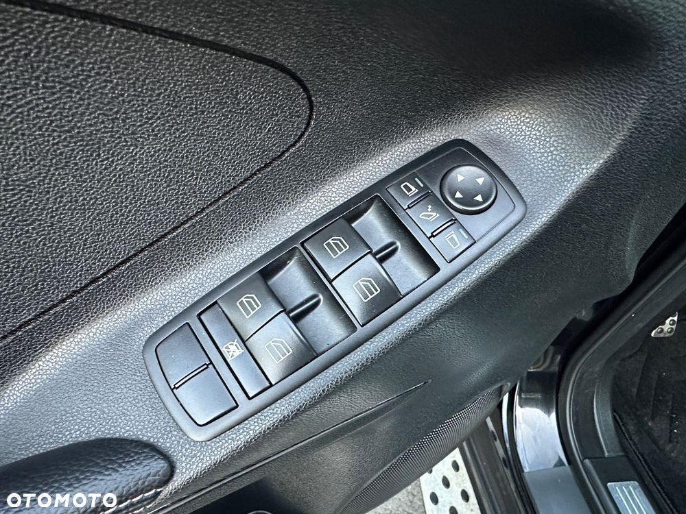 Mercedes-Benz ML - 29