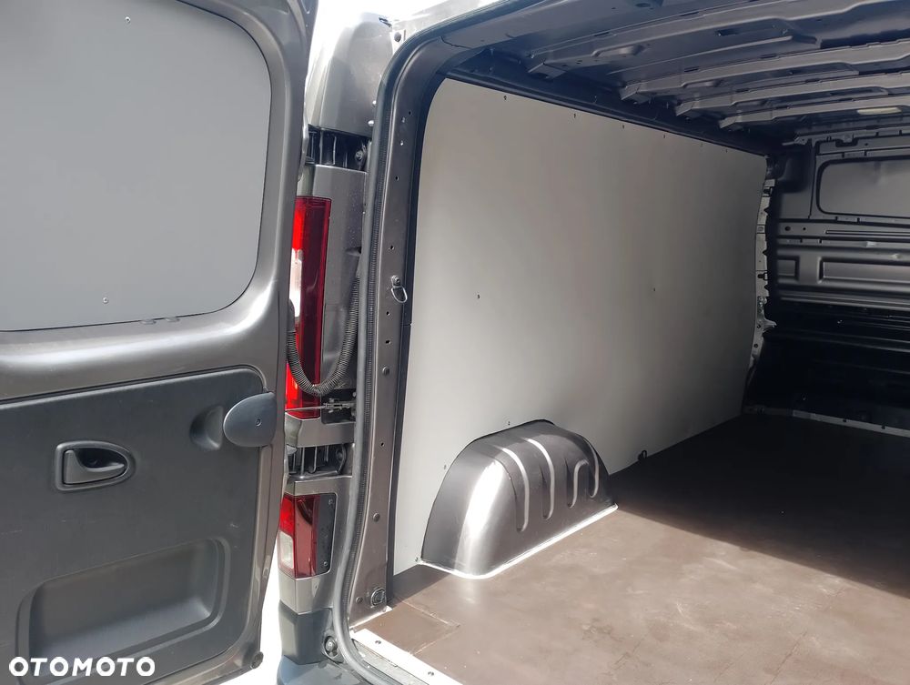 Nissan NV300 - 14