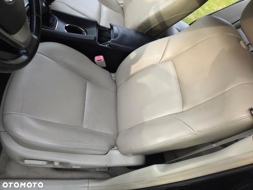 Toyota Avensis - 2