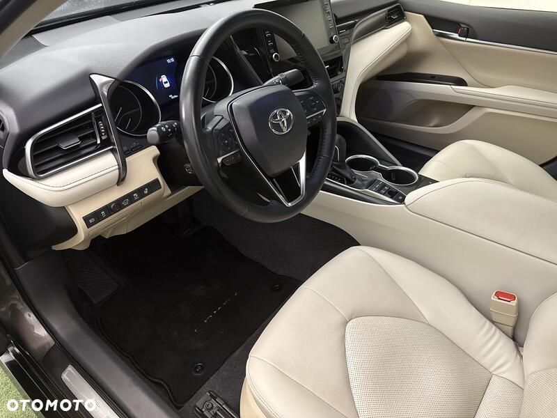 Toyota Camry 2.5 Hybrid Executive CVT - 10