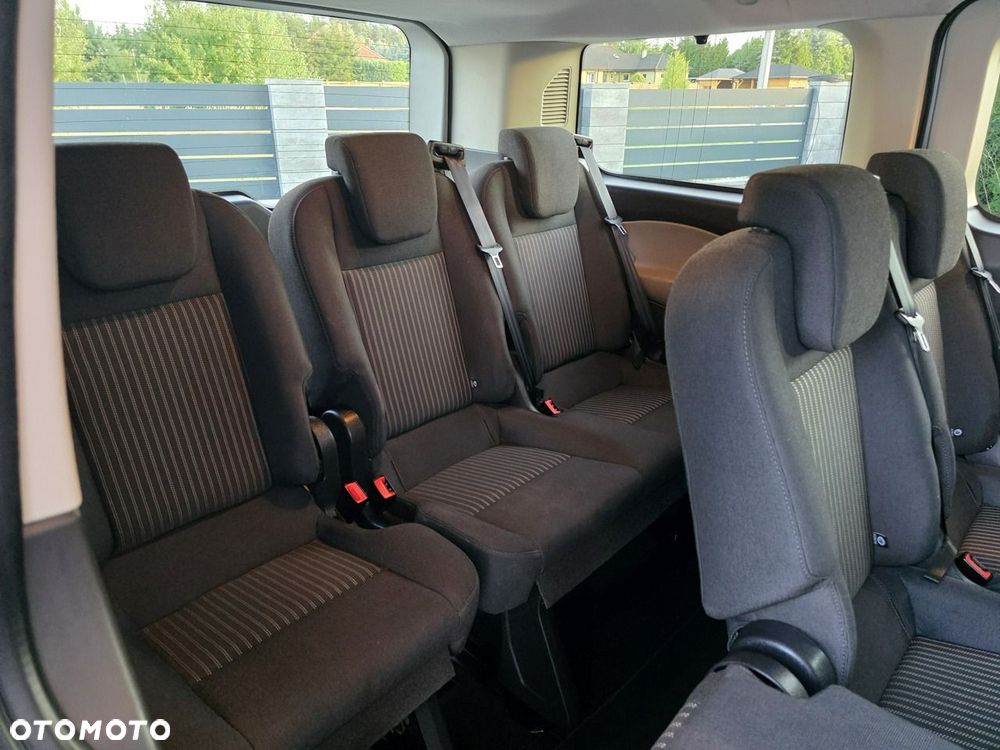 Ford Tourneo Custom - 23